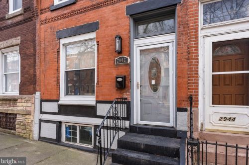 2942 Girard Ave, Philadelphia PA  19130-1120 exterior