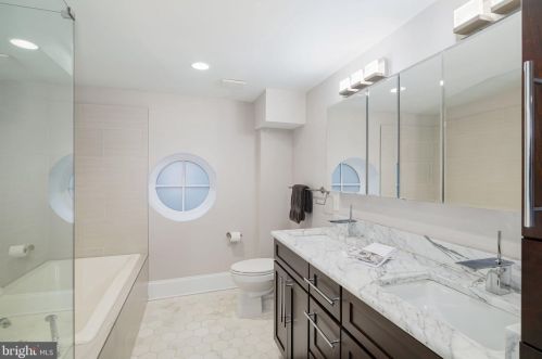 2022 Chancellor St, Philadelphia PA 19103-5605 exterior