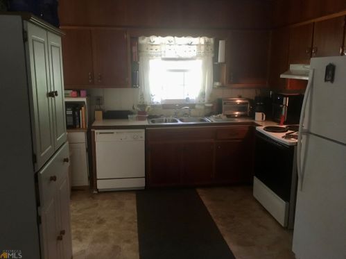 3955 Hwy 138, Stockbridge GA 30281-5627 exterior