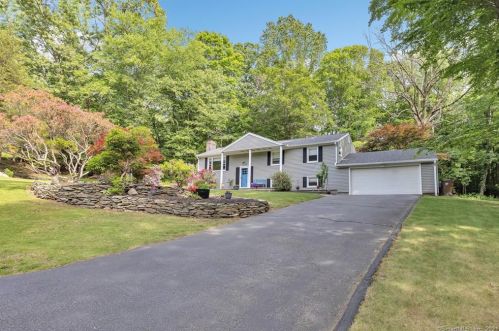 2 Shady Brook Ln, Huntington, CT 06484-4827