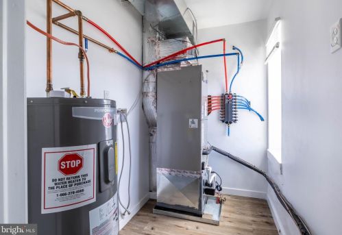 2024 8th St, Philadelphia PA  19122-1304 exterior