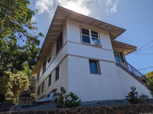 3696 Crater Rd, Honolulu, HI 96816-2360