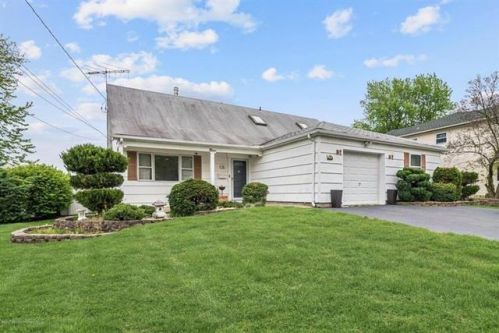 9 Tralee Rd, Hazlet, NJ 07730-1123
