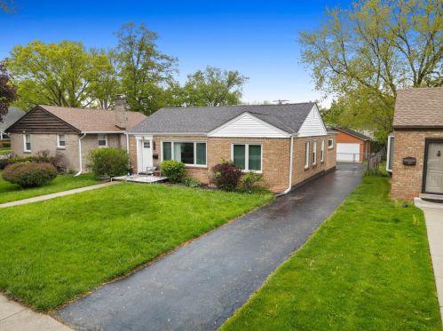 429 Verret St, Elmhurst, IL 60126-4934