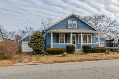 105 Howard Ave, Coventry, RI 02816-7771