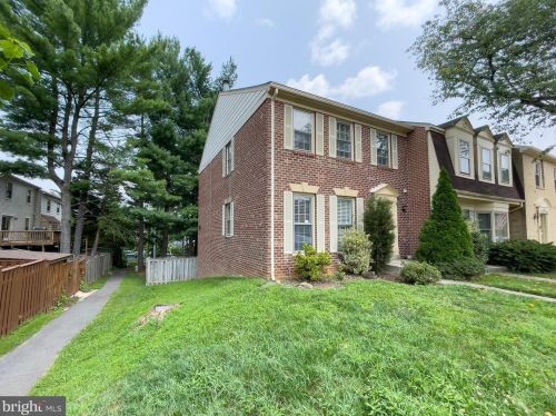 5601 Castlebury Ct, Springfield VA  22015-1883 exterior