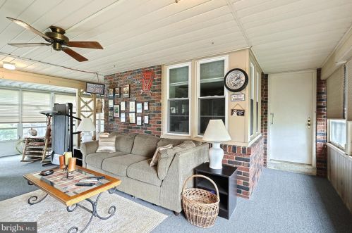 121 Blooming Grv Rd, Hanover PA 17331-8534 exterior