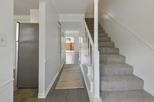 5550 Kingsport Dr, Atlanta GA  30342-1043 exterior