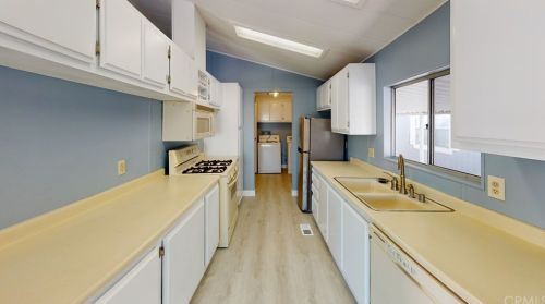 330 Magpie Ln, Santa Ana CA  92708-5822 exterior