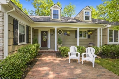23 Colonial Dr, Morristown, NJ 07960-4727