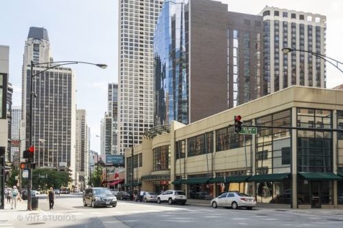 1 Scott St, Chicago IL  60610-2309 exterior
