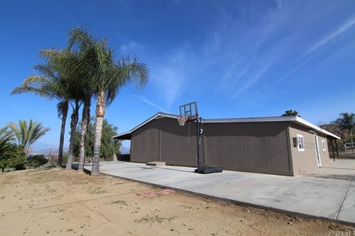 33661 Daily Rd, Sun City, CA 92584-9115