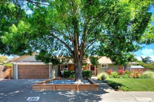 280 Neil St, Vacaville, CA 95688-3839