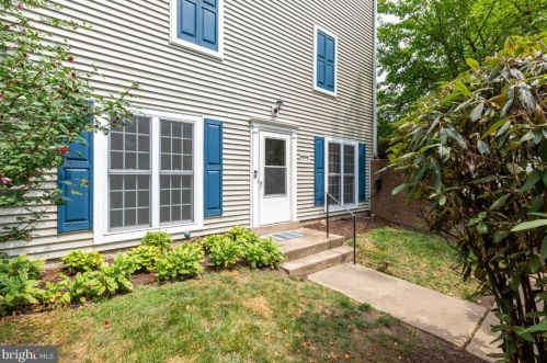2853 Burgundy Pl, Woodbridge, VA 22192-1944