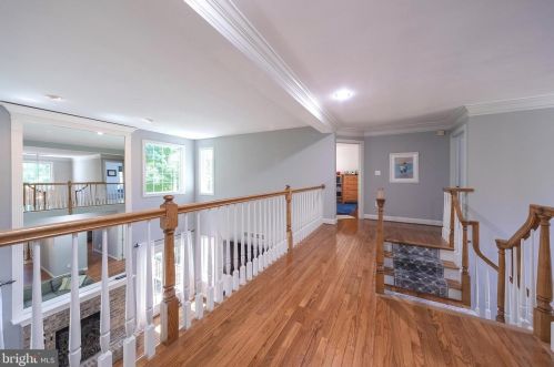 19 Walker Dr, Princeton NJ 08540-2324 exterior