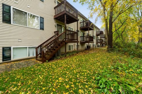 33 Samuel Dr, Streamwood, IL 60107-2977