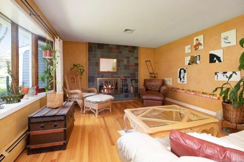 55 Great Oak Rd, Huntington, CT 06484-5210