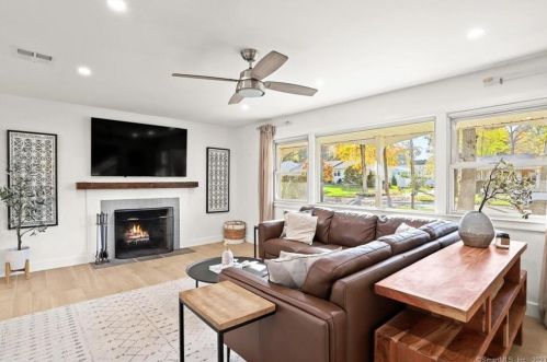 27 Oriole Dr, Norwalk CT  06851-5608 exterior