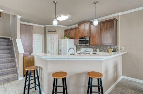 108 Ferrule Dr, Uhland TX 78640-8008 exterior