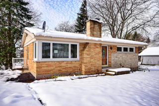 1906 Green Bay Rd, Beach Park, IL 60099-9558
