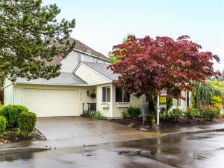 10525 Highland Dr, Portland, OR 97224-4674