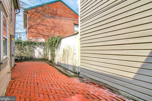 136 East St, Carlisle PA  17013-2515 exterior