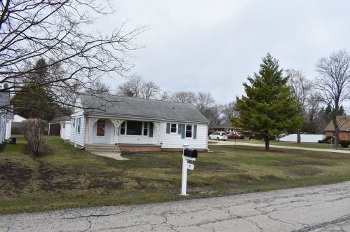 882 Blackburn St, Gurnee, IL 60031-2246