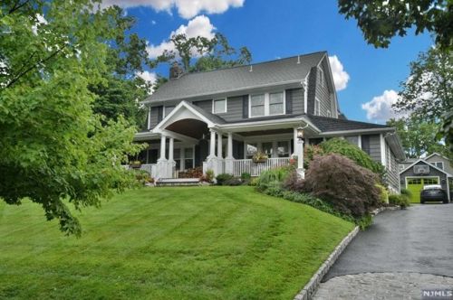 445 Colonial Rd, Ridgewood, NJ 07450-3405