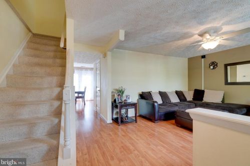 8305 Bark Tree Ct, Springfield, VA 22153-3827