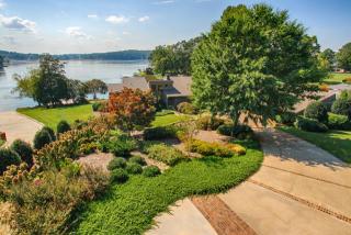 8601 Berkley Ln, Hixson, TN 37343-1564