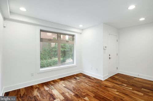 146 Front St, Philadelphia PA 19106-0020 exterior