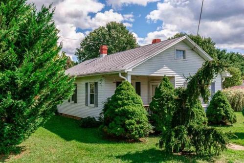 802 Cherry Ave, Grottoes, VA 24441-1844