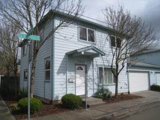 7807 Mitchell St, Portland OR  97206-4249 exterior
