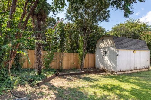 1808 Lake Shore Ct, Fort Worth TX  76103-1512 exterior