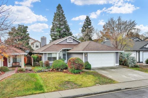 748 Bluebird Dr, Vacaville, CA 95687-7265