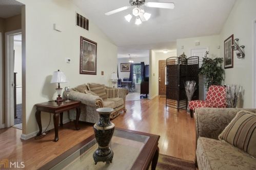 144 Hampton Oaks Dr, Hampton, GA 30228-5505