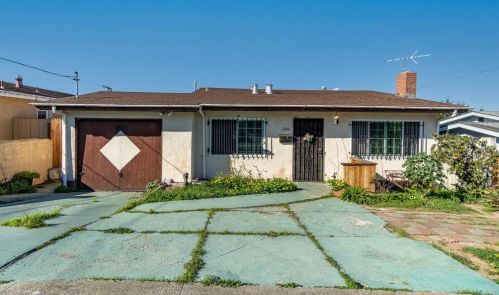 1349 Luzern St, Seaside, CA 93955-5641