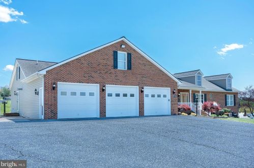 1036 Fellowship Rd, Harrisonburg, VA 22802-1804
