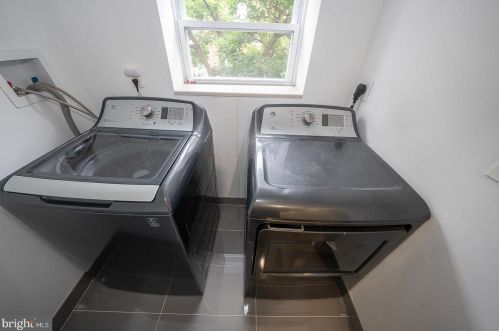 1515 4 St, Philadelphia PA 19148-1303 exterior