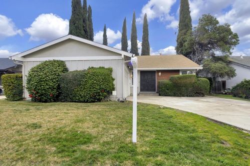 2573 Sugarplum Dr, San Jose, CA 95148-2040