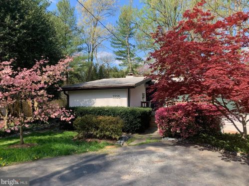 7706 Poplar Tree Ln, Falls Church, VA 22042-3326