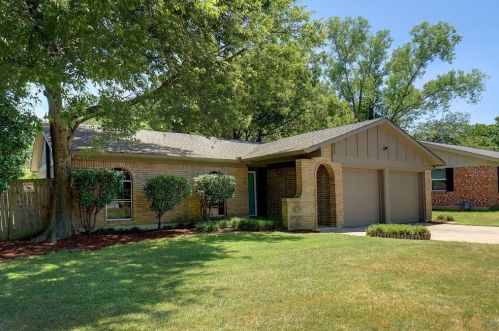 8016 Cross Dr, Fort Worth TX  76182-3534 exterior