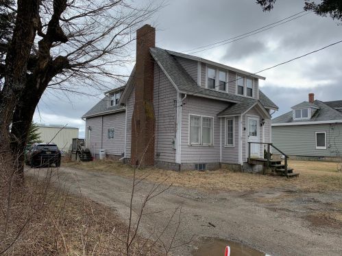 41 Main St, Jonesport, ME 04649-3206