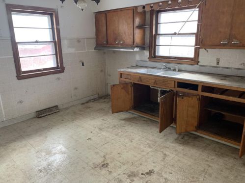 4421 Carolina St, Gary, IN 46409-2224
