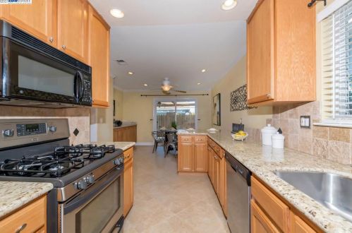 750 Crane Ave, Livermore, CA 94551-6531