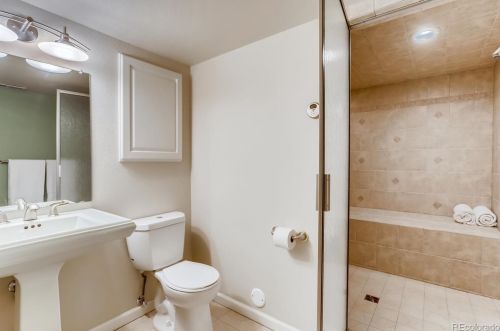 40 Trenton St, Denver CO  80238-3202 exterior