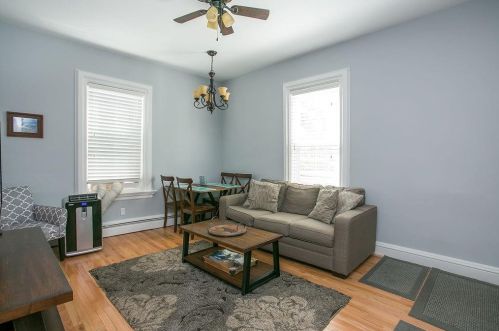 3 Prairie Ave, Middletown, RI 02840-2820