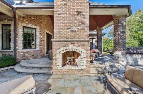 6403 Garfield Ave, Willowbrook IL  60527-5237 exterior