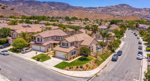 2604 Fallen Leaf Ct, Simi Valley, CA 93063-5797
