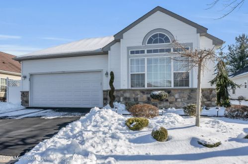 49 Dante Dr, Lakehurst, NJ 08759-6196